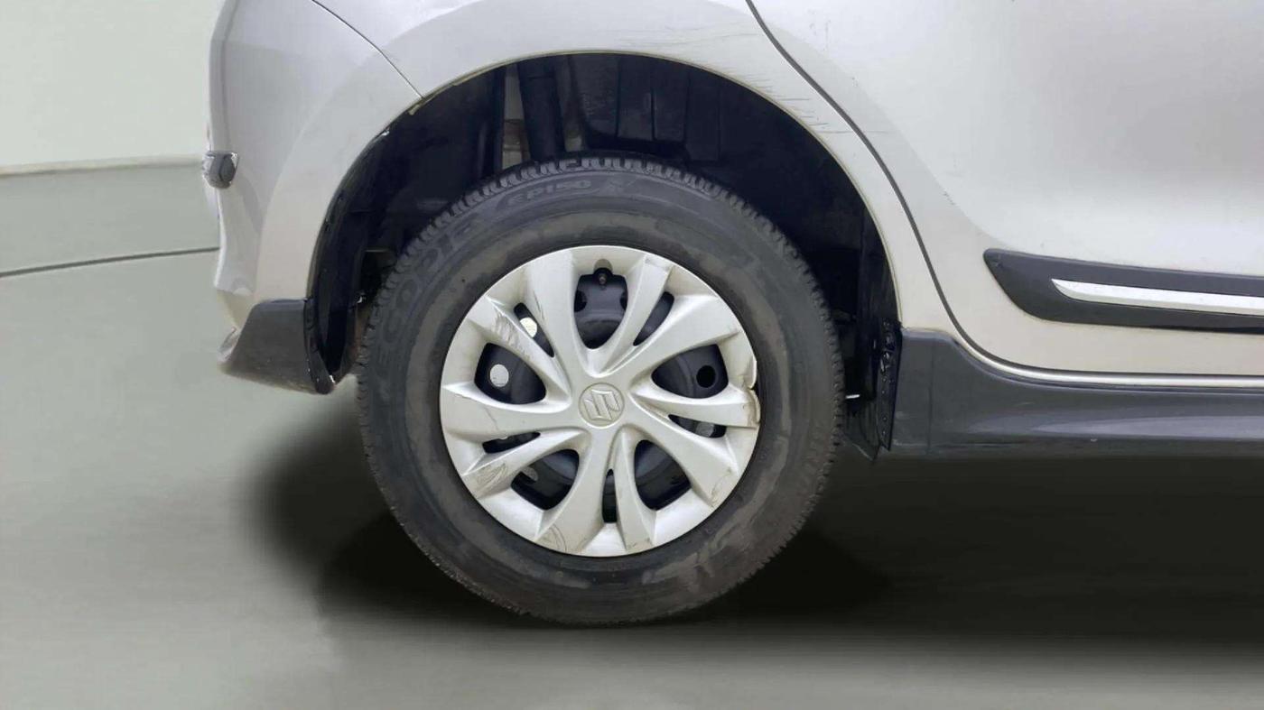 2020 Maruti Swift VXI AMT, Petrol, Automatic, 50,496 km, Right Rear Wheel