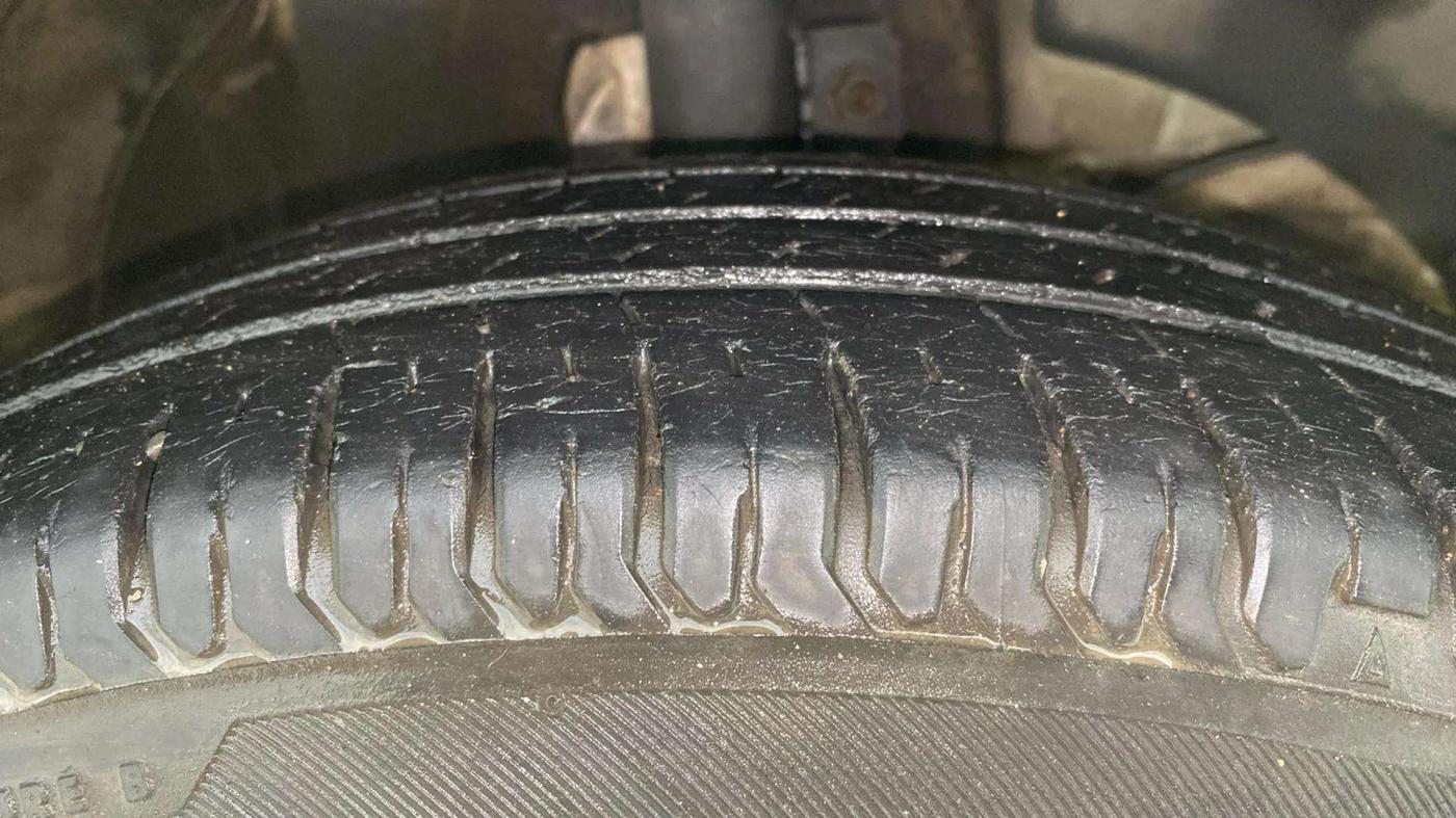 2020 Maruti Swift VXI AMT, Petrol, Automatic, 50,496 km, Right Front Tyre Tread
