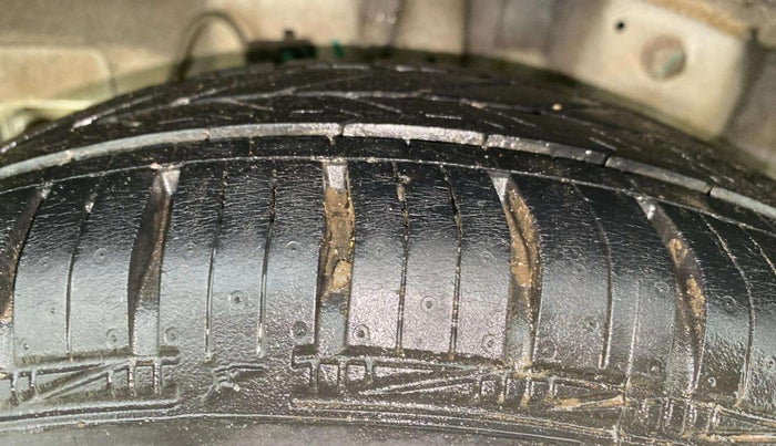 2016 Hyundai Eon MAGNA +, Petrol, Manual, 26,278 km, Right Rear Tyre Tread