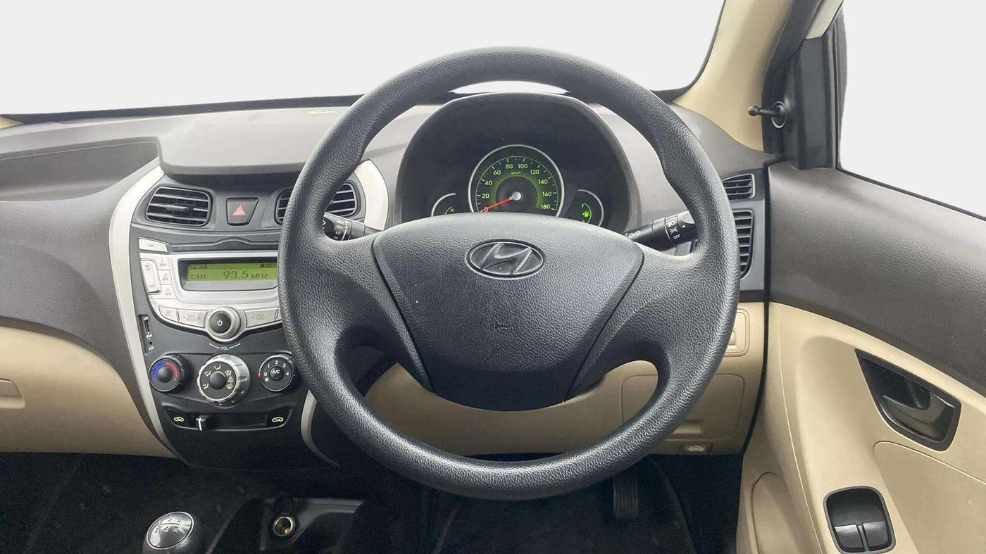 2016 Hyundai Eon MAGNA +, Petrol, Manual, 26,278 km, Steering Wheel Close Up