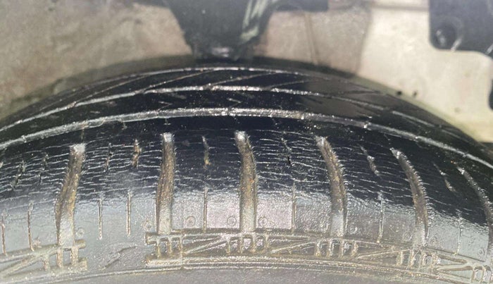 2016 Hyundai Eon MAGNA +, Petrol, Manual, 26,278 km, Right Front Tyre Tread