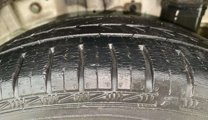 2016 Hyundai Eon MAGNA +, Petrol, Manual, 26,278 km, Left Rear Tyre Tread