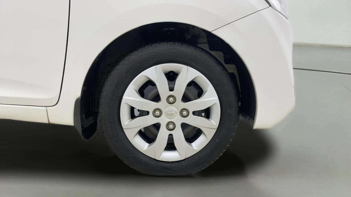 2016 Hyundai Eon MAGNA +, Petrol, Manual, 26,278 km, Right Front Wheel
