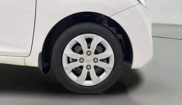 2016 Hyundai Eon MAGNA +, Petrol, Manual, 26,278 km, Right Front Wheel