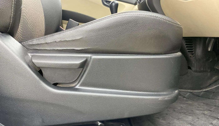 2016 Hyundai Eon MAGNA +, Petrol, Manual, 26,278 km, Driver Side Adjustment Panel