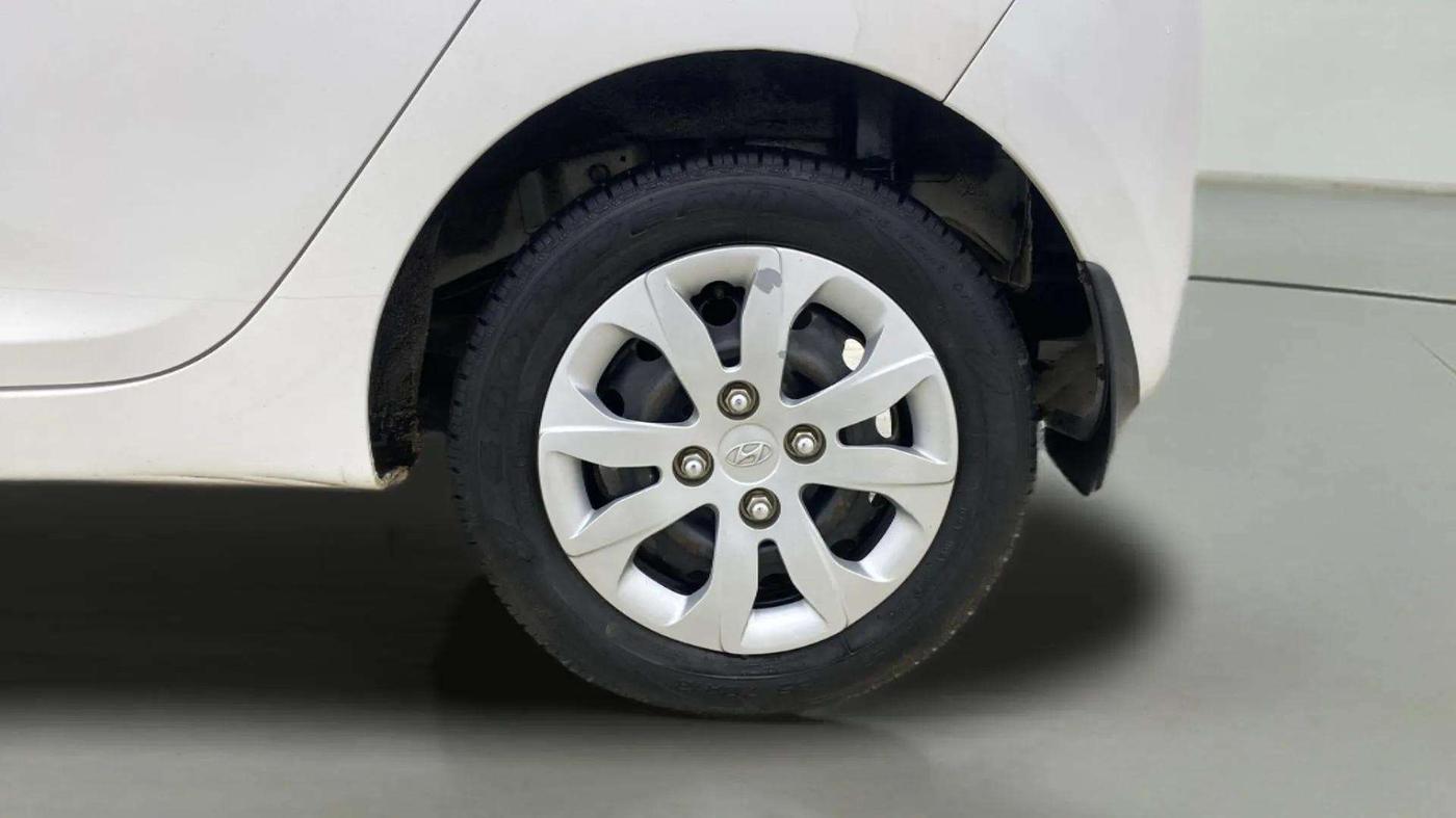 2016 Hyundai Eon MAGNA +, Petrol, Manual, 26,278 km, Left Rear Wheel