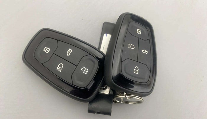 2023 Tata NEXON CREATIVE PLUS 1.2 REVOTRON 6 AMT, Petrol, Automatic, 17,196 km, Key Close Up