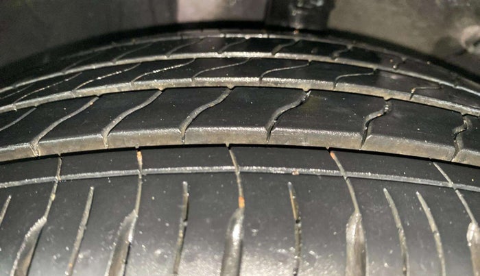 2024 KIA SONET HTK PLUS 1.2 PETROL MT, Petrol, Manual, 2,587 km, Left Front Tyre Tread