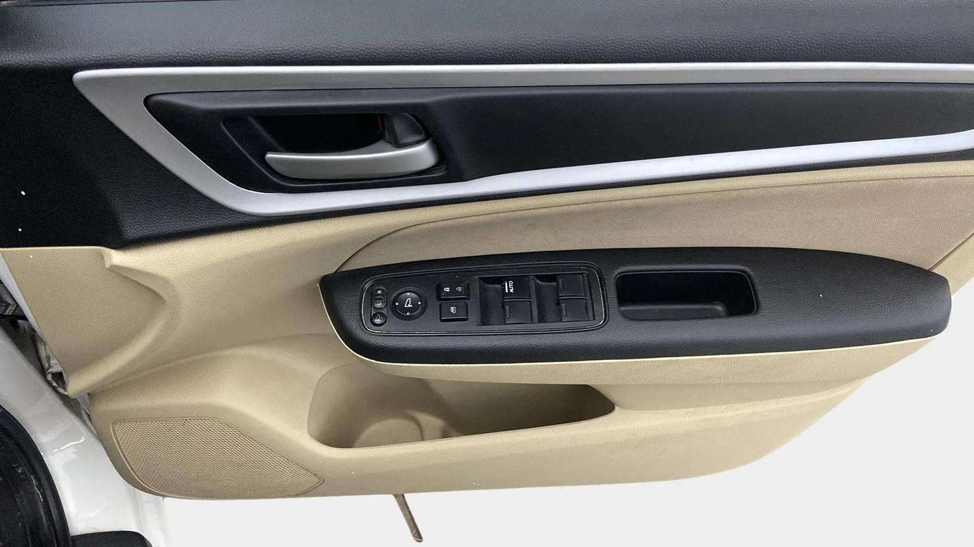 2022 Honda Amaze 1.2L I-VTEC S CVT, Petrol, Automatic, 20,425 km, Driver Side Door Panels Control