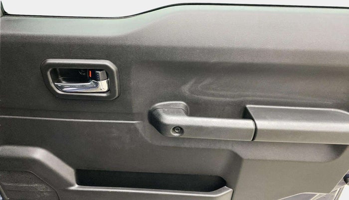 2023 Maruti JIMNY ALPHA ALL GRIP PRO MT, Petrol, Manual, 64,281 km, Driver Side Door Panels Control