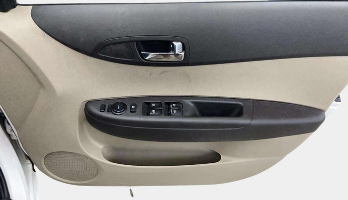 2013 Hyundai i20 MAGNA (O) 1.2, Petrol, Manual, 65,343 km, Driver Side Door Panels Control
