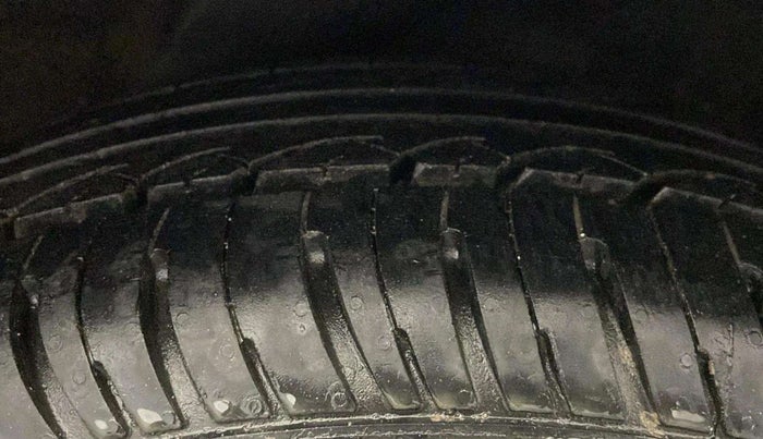 2013 Hyundai i20 MAGNA (O) 1.2, Petrol, Manual, 65,343 km, Left Rear Tyre Tread