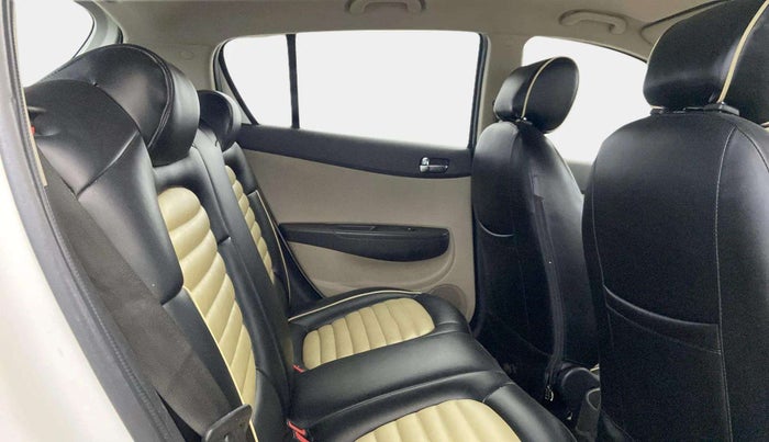 2013 Hyundai i20 MAGNA (O) 1.2, Petrol, Manual, 65,343 km, Right Side Rear Door Cabin