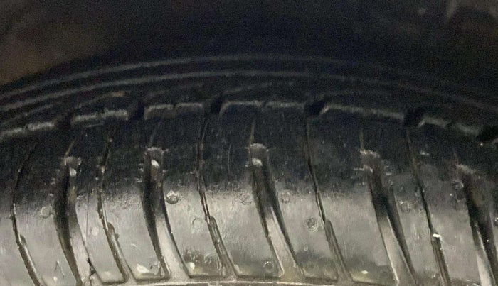 2013 Hyundai i20 MAGNA (O) 1.2, Petrol, Manual, 65,343 km, Left Front Tyre Tread