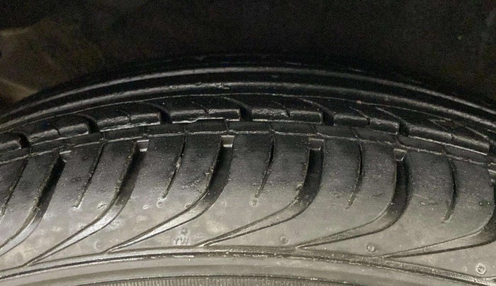 2013 Hyundai i20 MAGNA (O) 1.2, Petrol, Manual, 65,343 km, Right Rear Tyre Tread