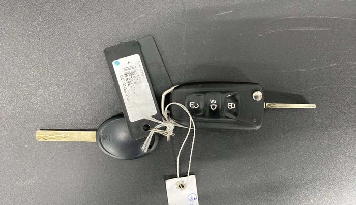2022 Tata Tiago XT CNG, CNG, Manual, 49,315 km, Key Close Up