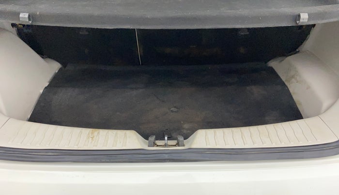 2022 Mahindra XUV300 W8 (O) 1.5 DIESEL, Diesel, Manual, 53,875 km, Boot Inside