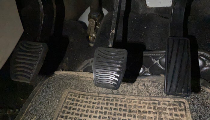 2022 Mahindra XUV300 W8 (O) 1.5 DIESEL, Diesel, Manual, 53,875 km, Pedals