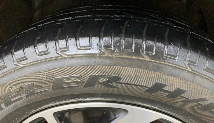 2022 Mahindra XUV300 W8 (O) 1.5 DIESEL, Diesel, Manual, 53,875 km, Right Front Tyre Tread