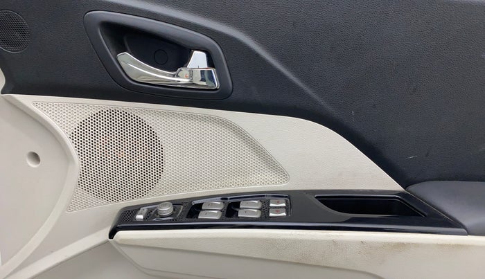 2022 Mahindra XUV300 W8 (O) 1.5 DIESEL, Diesel, Manual, 53,875 km, Driver Side Door Panels Control