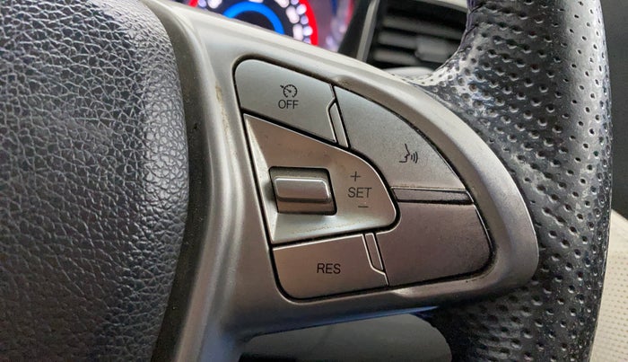 2022 Mahindra XUV300 W8 (O) 1.5 DIESEL, Diesel, Manual, 53,875 km, Adaptive Cruise Control