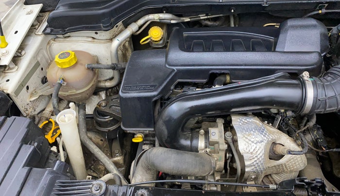 2022 Mahindra XUV300 W8 (O) 1.5 DIESEL, Diesel, Manual, 53,875 km, Engine View - Right