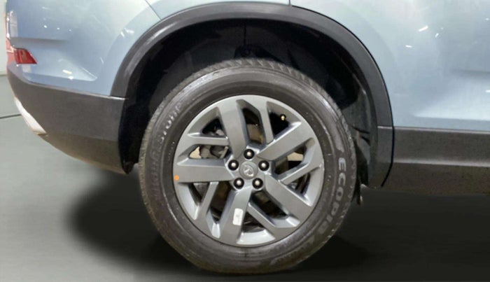 2022 Tata Safari XT PLUS, Diesel, Manual, 23,715 km, Right Rear Wheel