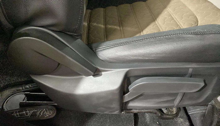 2022 Tata Safari XT PLUS, Diesel, Manual, 23,715 km, Driver Side Adjustment Panel