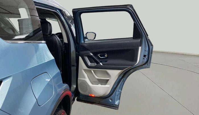 2022 Tata Safari XT PLUS, Diesel, Manual, 23,715 km, RHS Rear Door