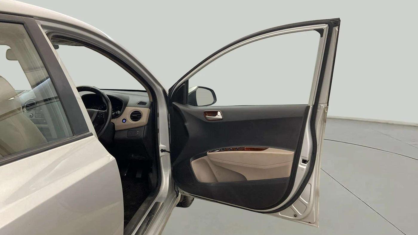 2015 Hyundai Xcent SX 1.2, Petrol, Manual, 72,073 km, RHS Front Door
