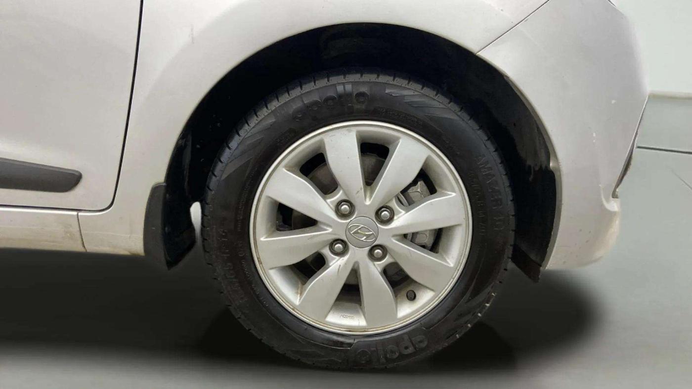 2015 Hyundai Xcent SX 1.2, Petrol, Manual, 72,073 km, Right Front Wheel