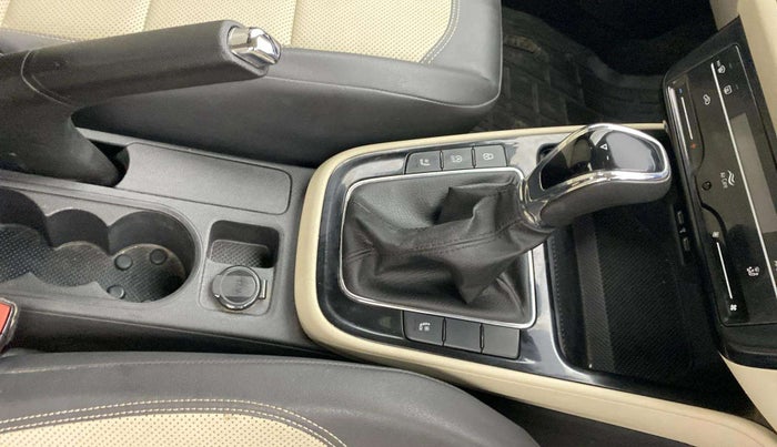 2023 Skoda SLAVIA STYLE 1.0L TSI AT, Petrol, Automatic, 21,051 km, Gear Lever