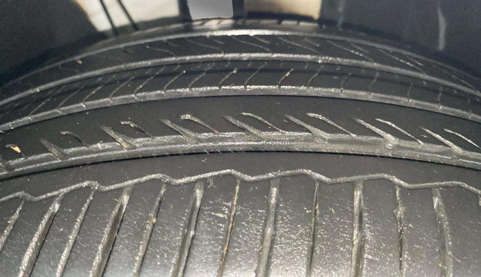 2023 Skoda SLAVIA STYLE 1.0L TSI AT, Petrol, Automatic, 21,051 km, Right Front Tyre Tread
