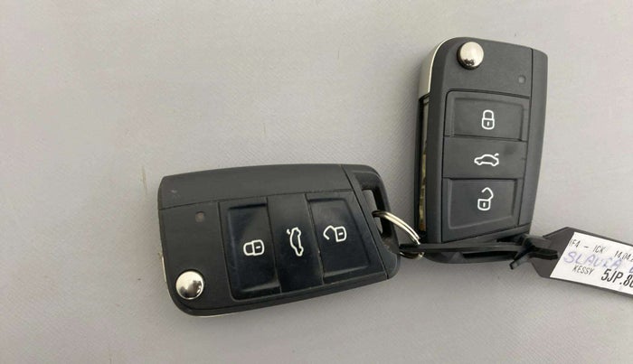 2023 Skoda SLAVIA STYLE 1.0L TSI AT, Petrol, Automatic, 21,051 km, Key Close Up