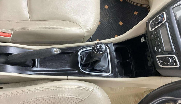 2018 Maruti Ciaz ALPHA 1.4 PETROL, Petrol, Manual, 1,01,485 km, Gear Lever