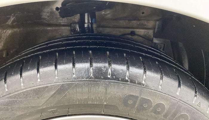 2018 Maruti Ciaz ALPHA 1.4 PETROL, Petrol, Manual, 1,01,485 km, Right Front Tyre Tread