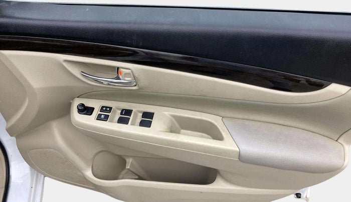 2018 Maruti Ciaz ALPHA 1.4 PETROL, Petrol, Manual, 1,01,485 km, Driver Side Door Panels Control