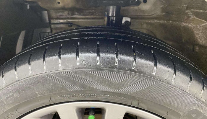 2018 Maruti Ciaz ALPHA 1.4 PETROL, Petrol, Manual, 1,01,485 km, Left Front Tyre Tread