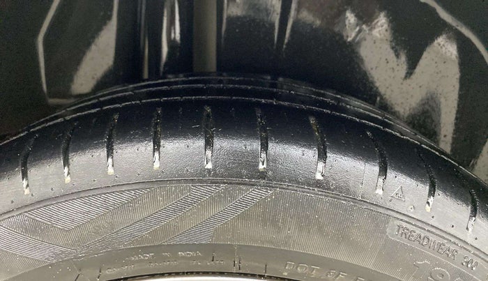 2018 Maruti Ciaz ALPHA 1.4 PETROL, Petrol, Manual, 1,01,485 km, Right Rear Tyre Tread