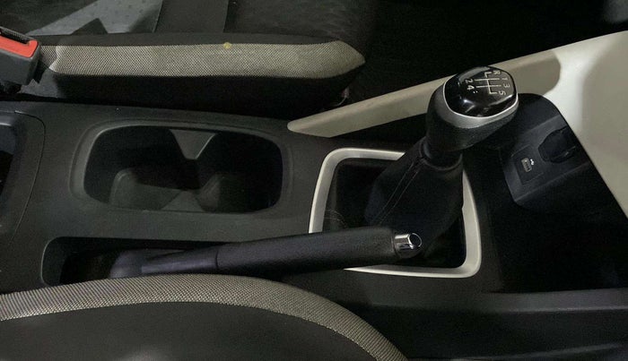 2022 Nissan MAGNITE XV MT, Petrol, Manual, 62,987 km, Gear Lever