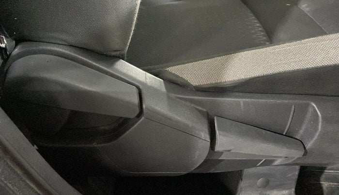 2022 Nissan MAGNITE XV MT, Petrol, Manual, 62,987 km, Driver Side Adjustment Panel