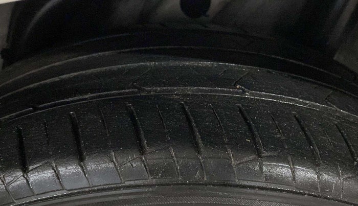 2019 Hyundai Verna 1.6 VTVT SX, Petrol, Manual, 40,405 km, Left Rear Tyre Tread