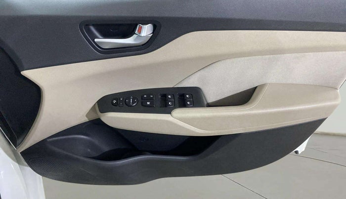 2019 Hyundai Verna 1.6 VTVT SX, Petrol, Manual, 40,405 km, Driver Side Door Panels Control