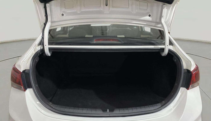 2019 Hyundai Verna 1.6 VTVT SX, Petrol, Manual, 40,405 km, Boot Inside
