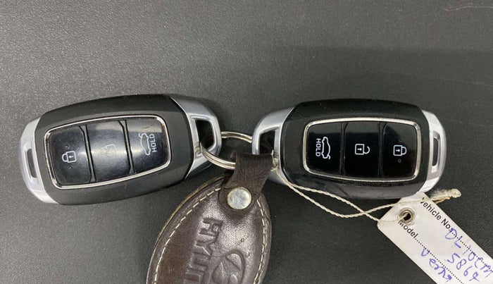 2019 Hyundai Verna 1.6 VTVT SX, Petrol, Manual, 40,405 km, Key Close Up