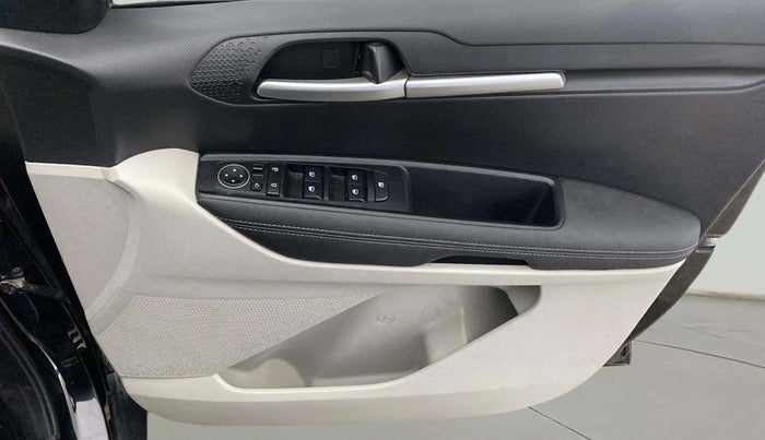 2022 KIA SONET HTX ANNIVERSARY EDITION 1.5, Diesel, Manual, 31,612 km, Driver Side Door Panels Control