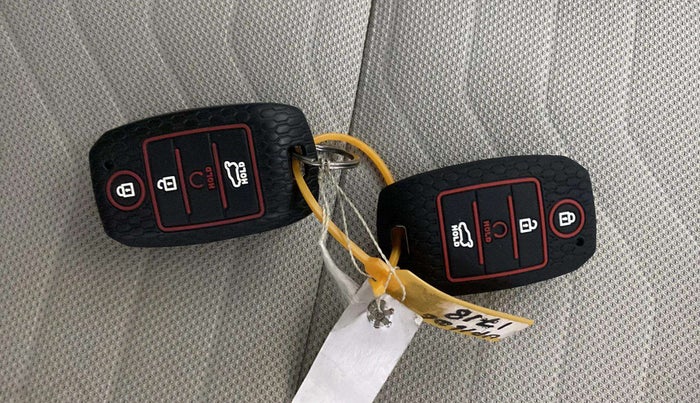 2022 KIA SONET HTX ANNIVERSARY EDITION 1.5, Diesel, Manual, 31,612 km, Key Close Up
