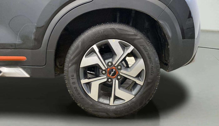 2022 KIA SONET HTX ANNIVERSARY EDITION 1.5, Diesel, Manual, 31,612 km, Left Front Wheel
