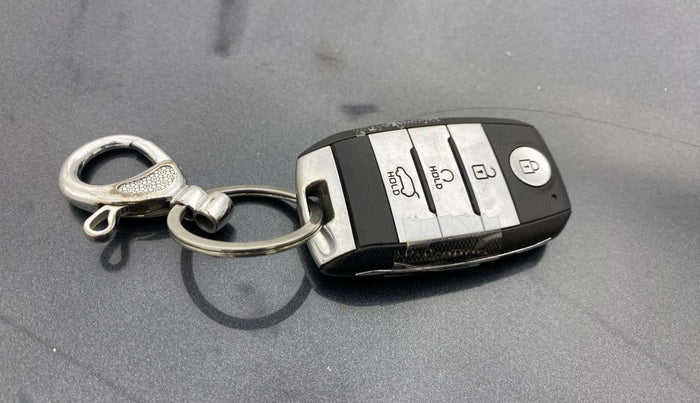 2023 KIA SONET HTX 1.5 DIESEL IMT, Diesel, Manual, 41,925 km, Key Close Up