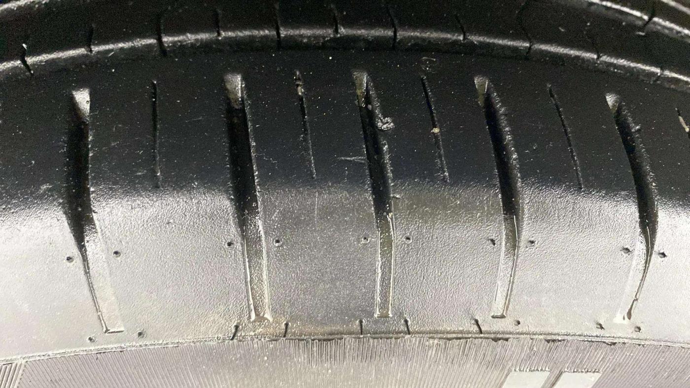 2019 Maruti Ciaz DELTA AT 1.5 SHVS PETROL, Petrol, Automatic, 77,002 km, Left Front Tyre Tread